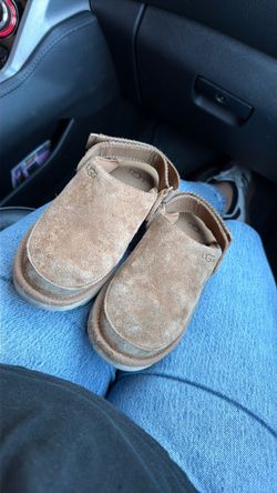 Ugg clog