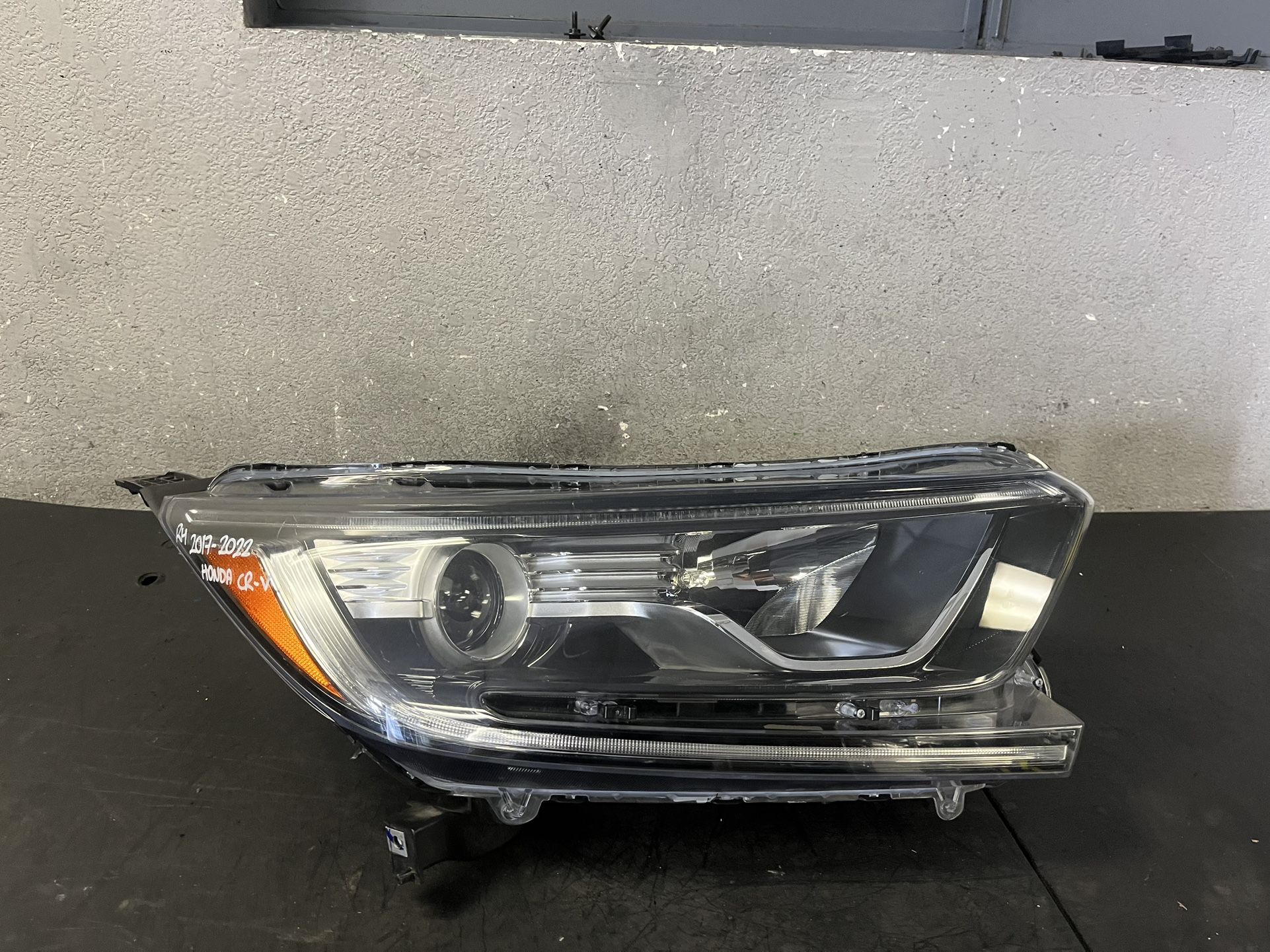 2017-2018-2019-2020-2021-2022 HONDA CR-V RIGHT HEADLIGHT OEM USED