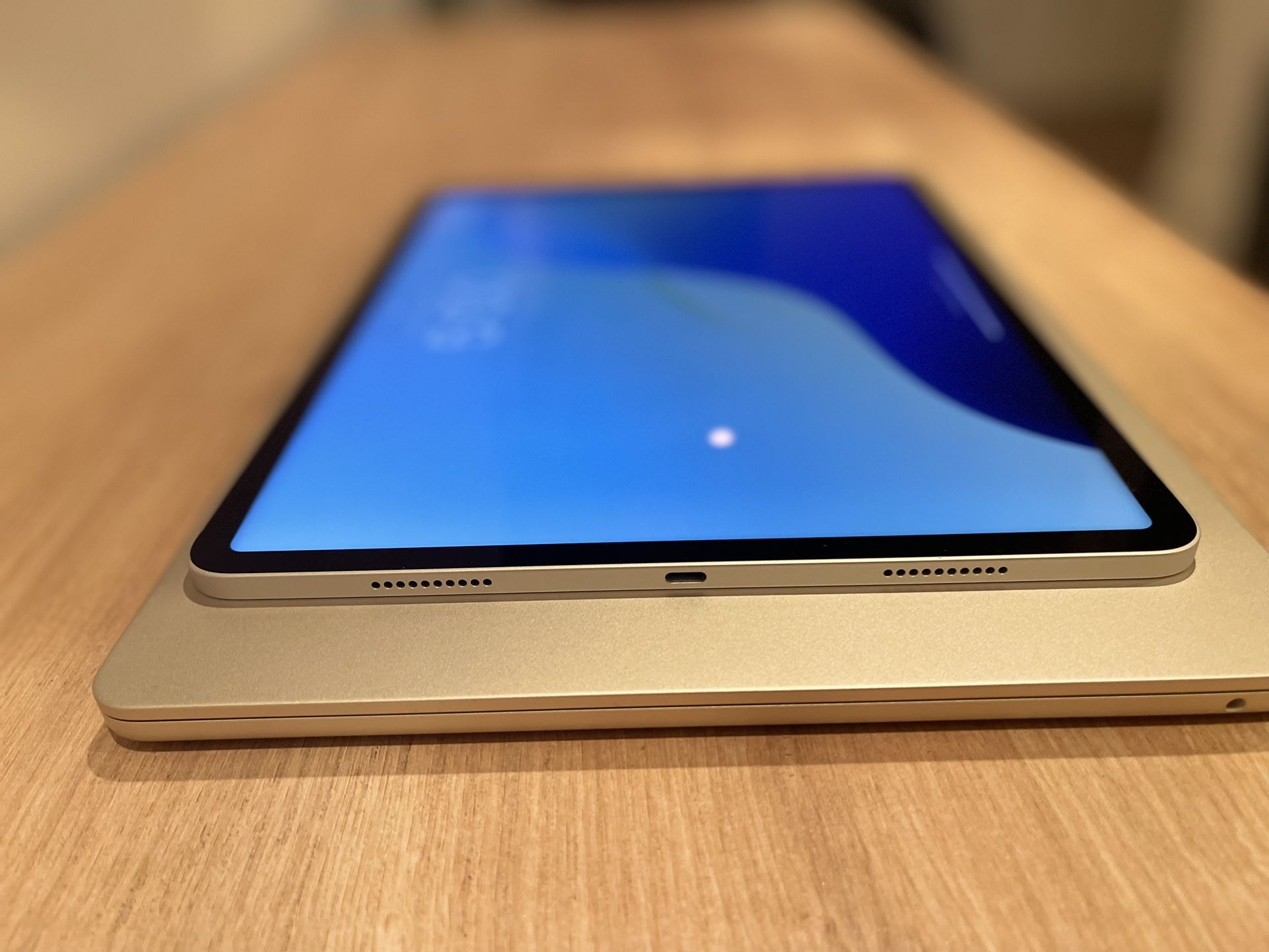 iPad Pro (12.9 Inch) 2022+ MacBook Air (15.9inch) 2023