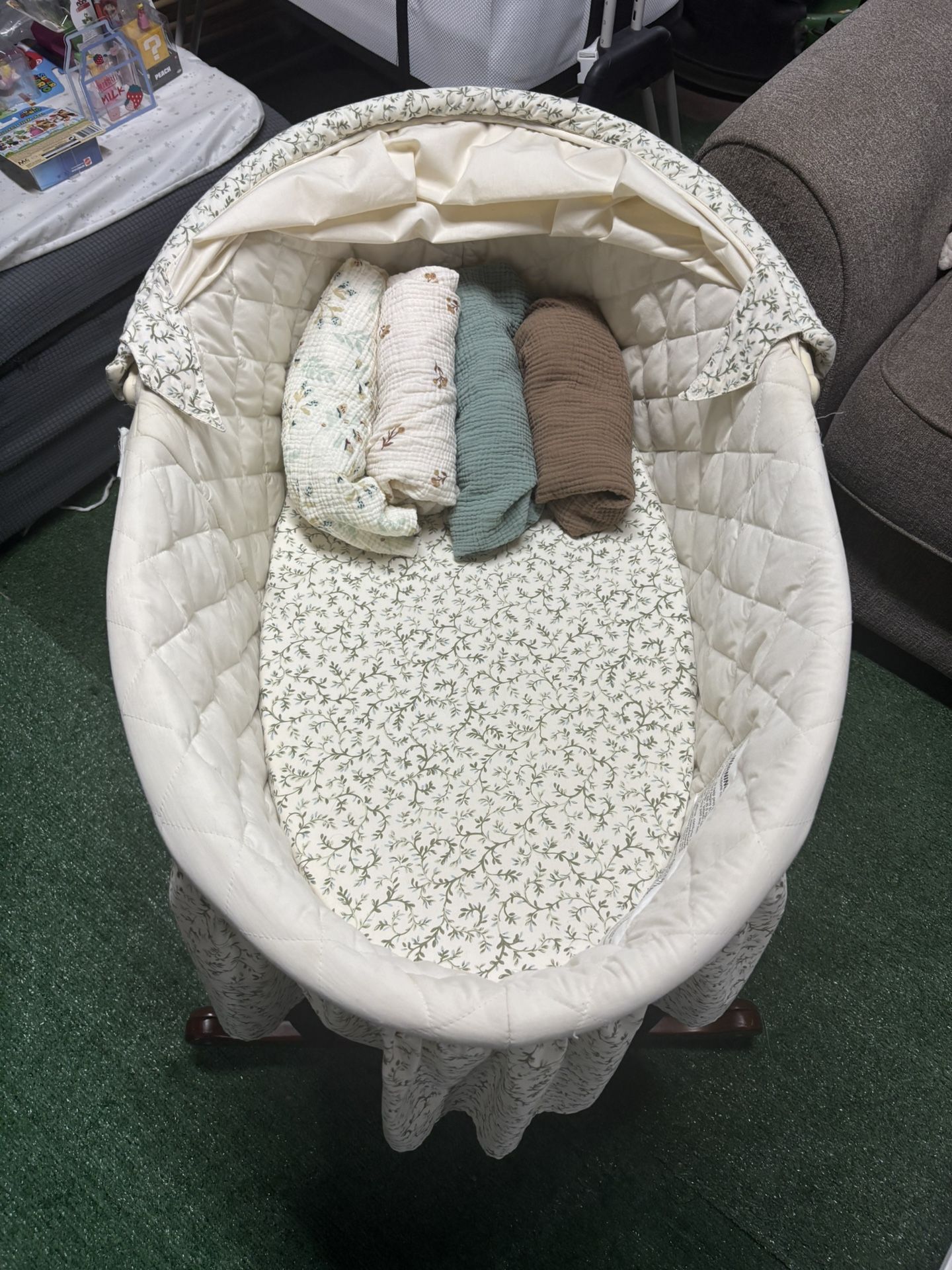 Vintage Bassinet Mint Condition
