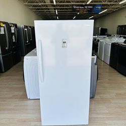NEW Midea 14 Cu. Ft. Convertible Upright Freezer WHS-507FWEW1