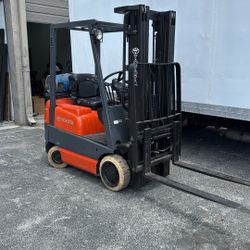 Forklift 