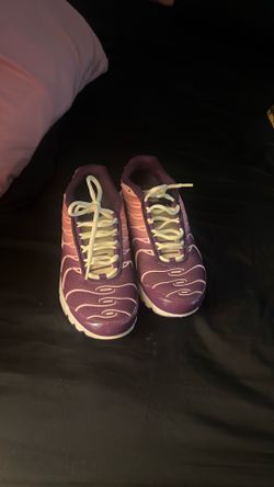 pink and purple air max’s size 5.5y