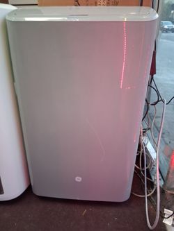 It's hot 🔥 hot 🔥. 12000btu portable AC/ HEATER both by GE smart WiFi. Complete Set new.