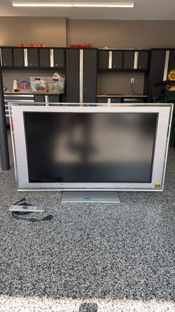 Sony BRAVIA Flat Screen TV – Great Condition – Includes Remote