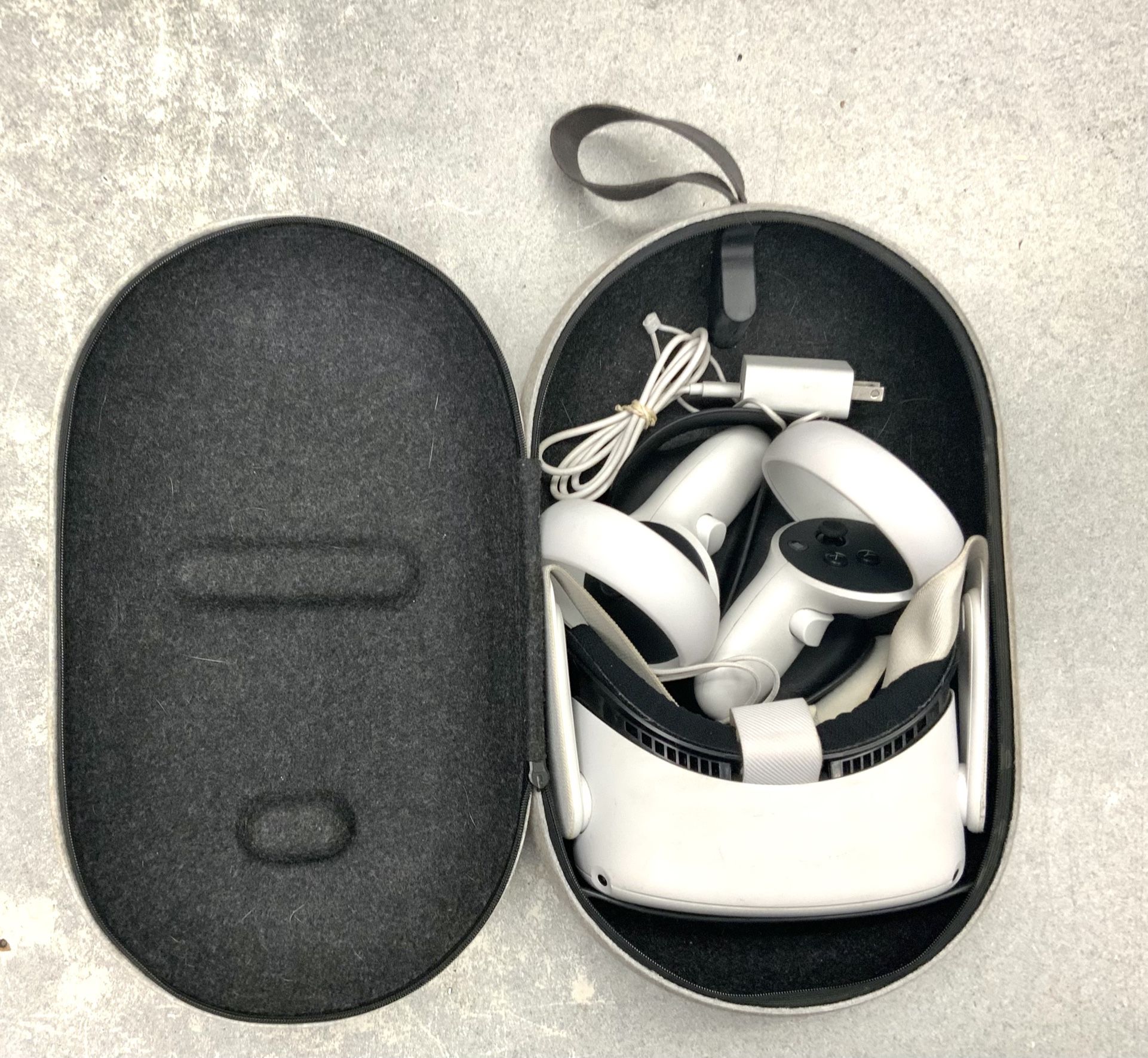 Meta Oculus Quest 2 Virtual Reality Headset VR Headband 128 GB Storage Memory Controllers Joysticks Fitness Games Internet Wifi Bluetooth