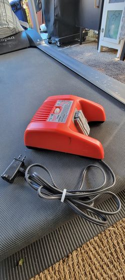 Milwaukee 18-28v Charger