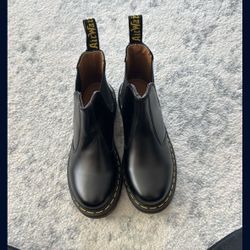 Size 8 women’s boots 