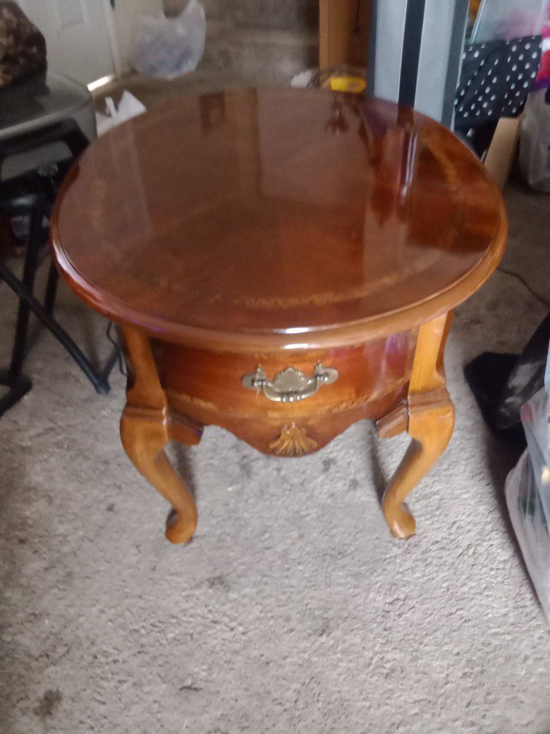 Antique Oval Table. In Great Condition.