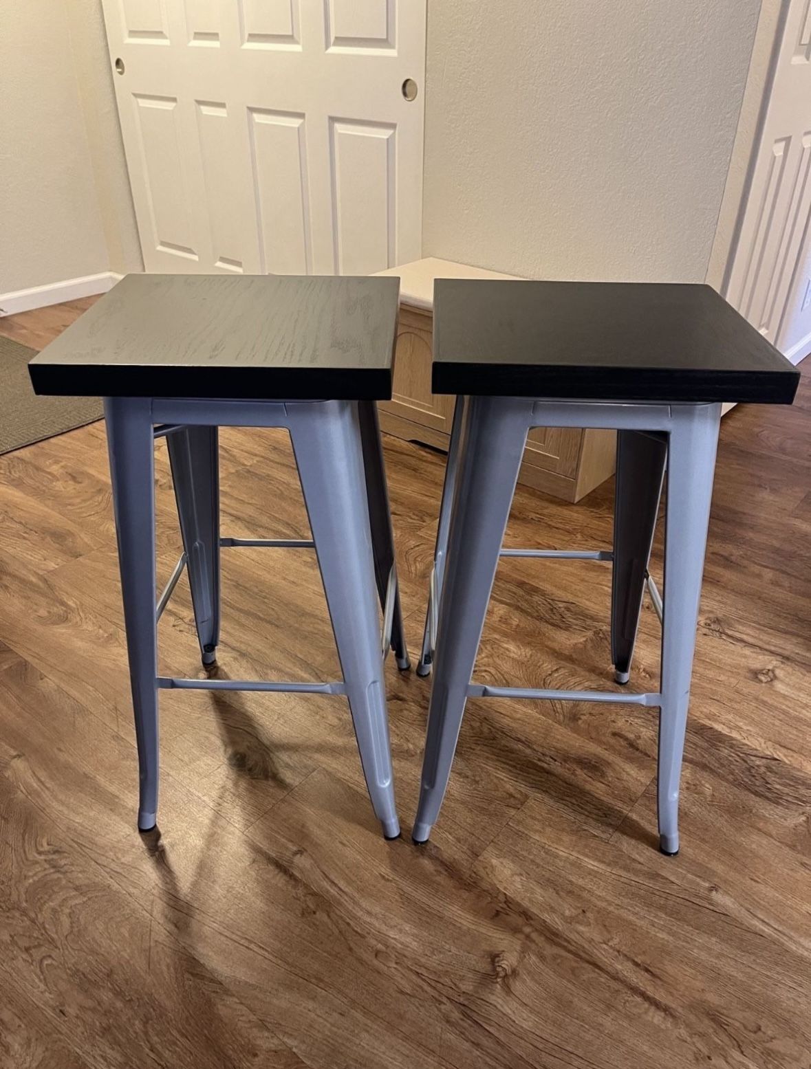 2 Bar Stools