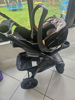 Chicco Keyfit 35 car seat and stroller with 2 bases