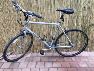 Marin Larkspur Tall Hybrid Road Mountain Bike Men s 20.5 52cm