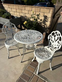 3-Piece White Tulip Cast Aluminum Bistro Set