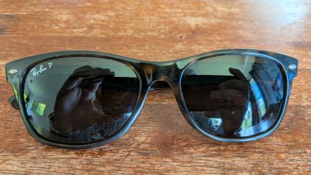 Ray-Ban RB2132 New Wayfarer Polarized Sunglasses Black/Green 55-18 902/58