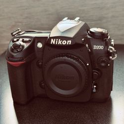 Nikon D200 - Only 2400 clicks