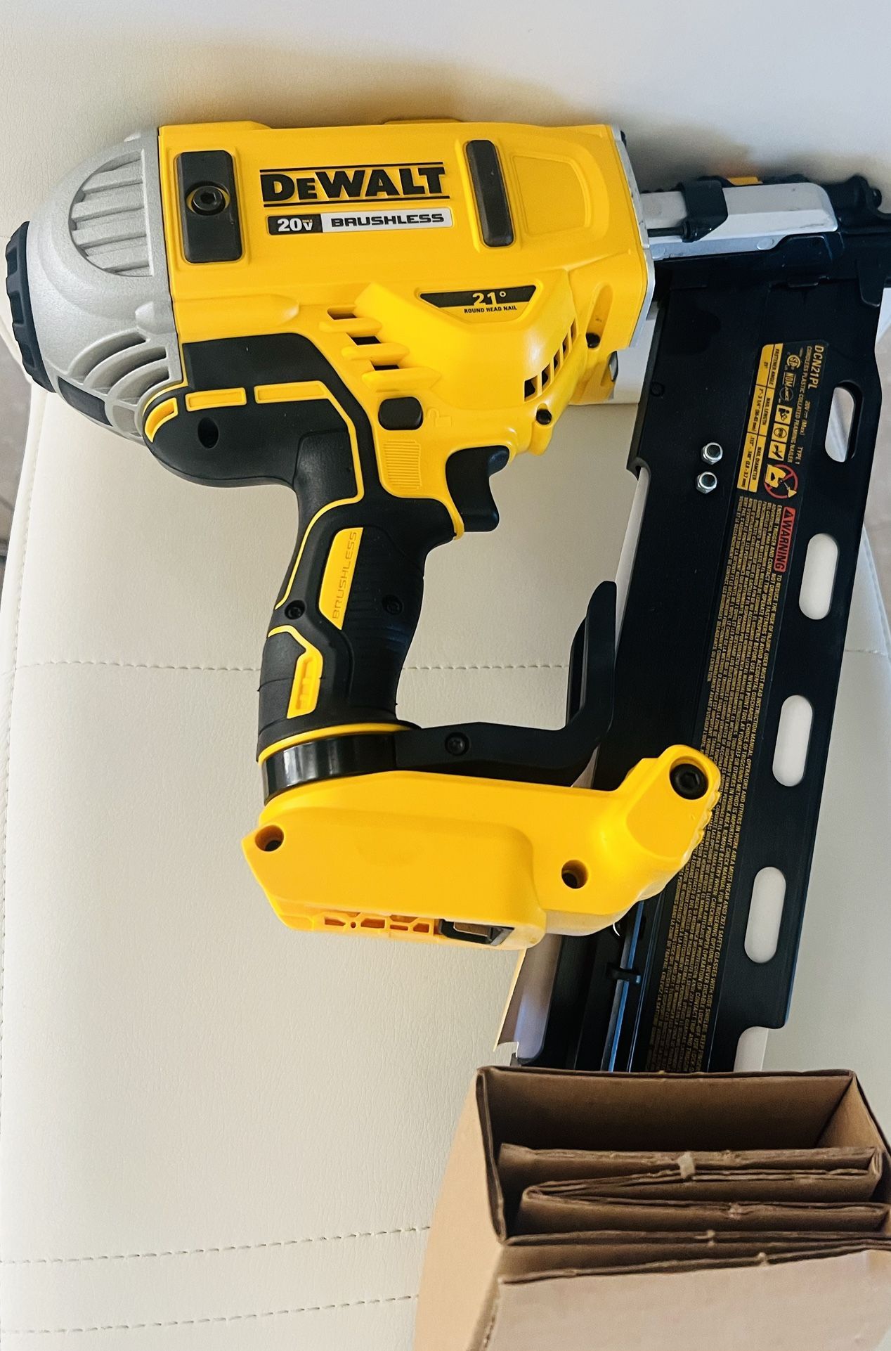 DEWALT 20V MAX* Framing Nailer Kit, 21-Degree, Plastic Collated (DCN21PLM1)