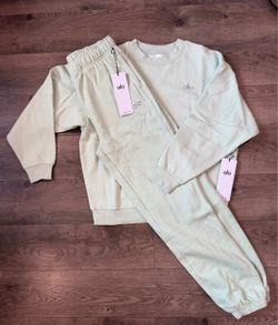 Alo Yoga Sweatsuit Set Crewneck and Joggers