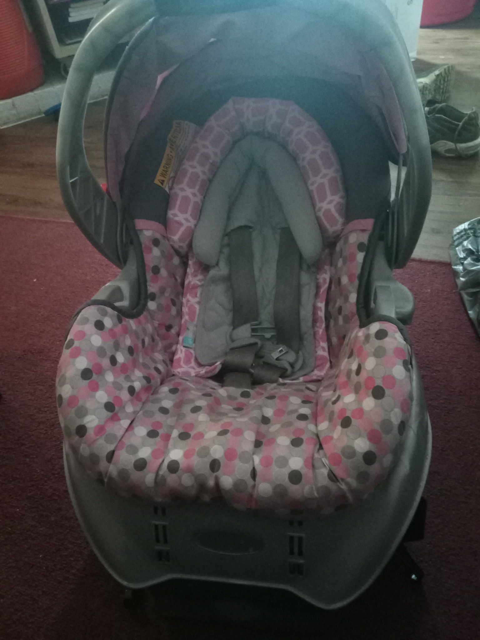 GIRL CAR SEAT AND BASE 20$