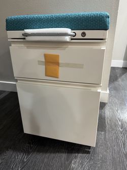 NEW Herman Miller Tu W-Pull Mobile Pedestal