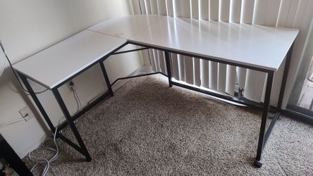 White L-Desk - Wood/Metal