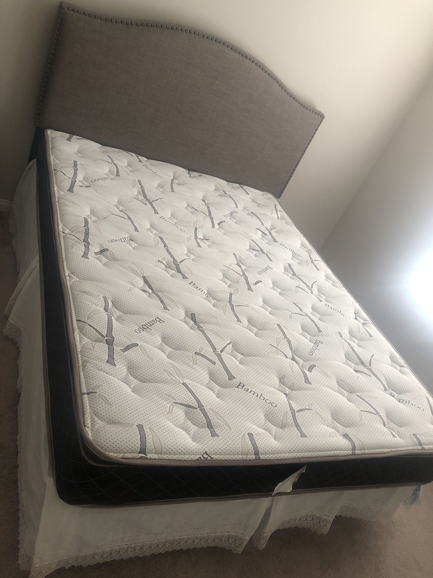 Queen Size Bed /mattress
