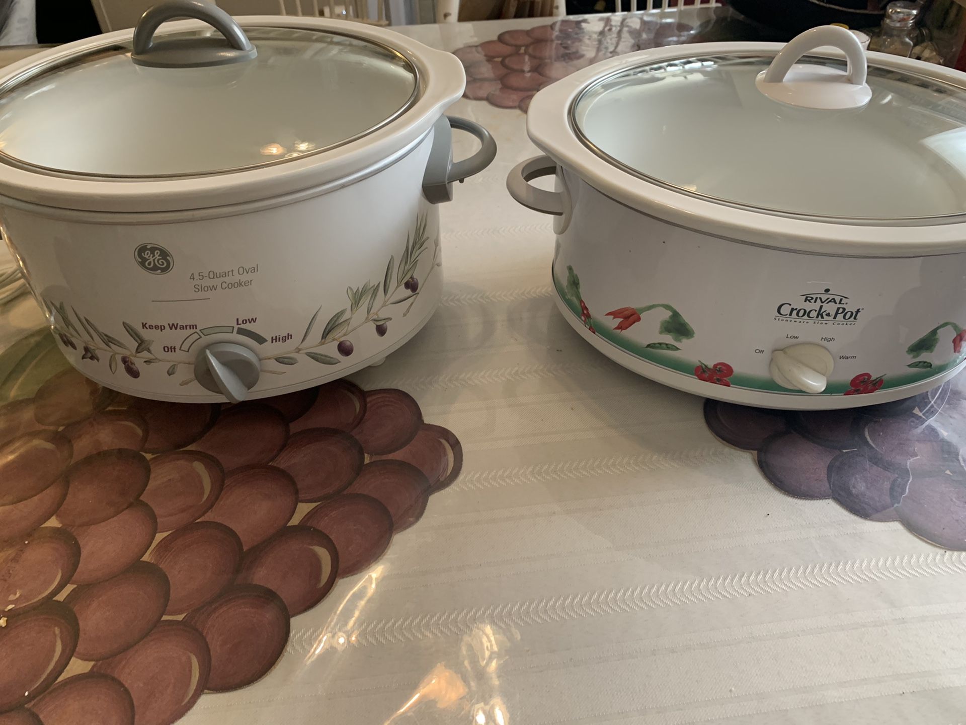 Two crock pot’s.