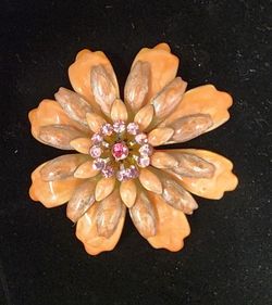 1970s Vintage Pink Brooch