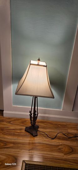 Table lamp with metal foliage base 33"