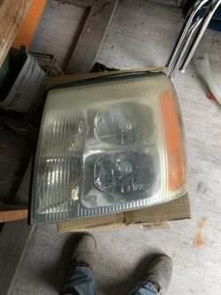 2002 Cadillac Escalade Drivers Side Headlight