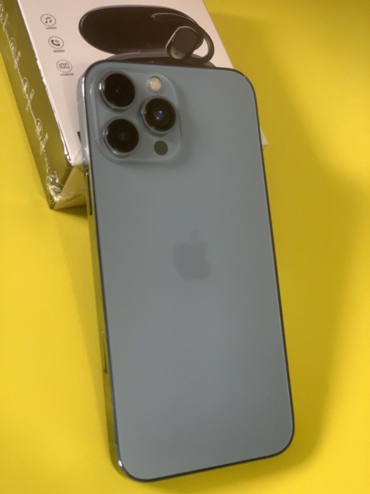 Apple iPhone 13 Pro Max, 128GB, blue 95%battery new screen- Unlocked (Renewed)