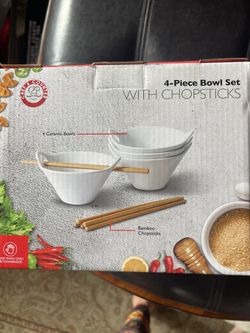 Chef’s Counter 4 Piece Ceramic Bowl Set With Bamboo Chopsticks 