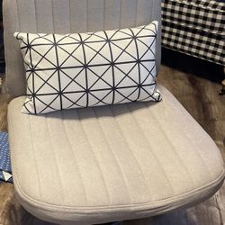 Crisscross Chair With Pillow