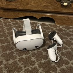 Meta Quest 3S 128GB VR System w/ Controllers – Works Perfect