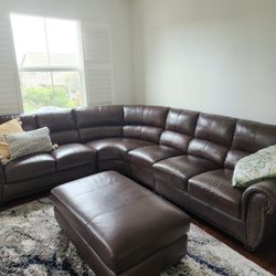 Beautiful Sectional Set With Oatman