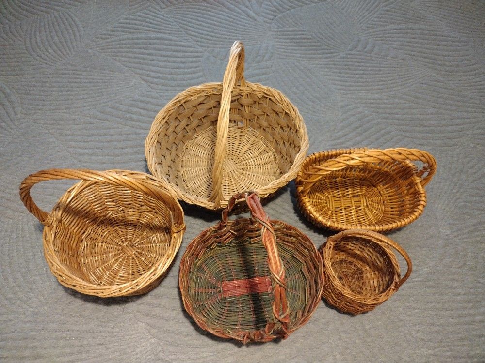 Lot of 5 Vintage Rustic Woven Wicker Easter Baskets With Handles