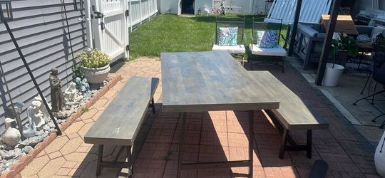 Table and 2 wooden benches with metal legs