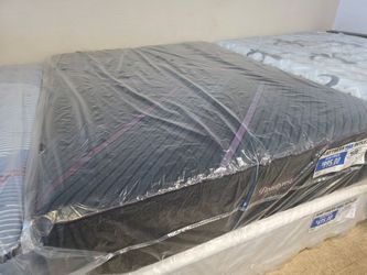 Beautyrest World Class Hybrid level 3 Queen Firm Mattress New!