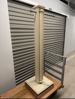 Vintage bon marche column clothes rack pick up in Orting