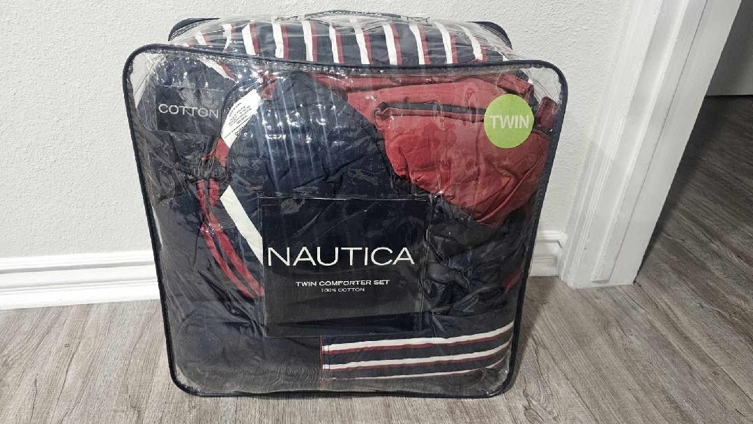 NAUTICA TWIN COMFORTER SET, NEW