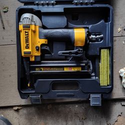 DeWalt Finish Stapler 
