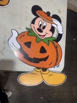 Coroplast Mickey Pumpkin decor