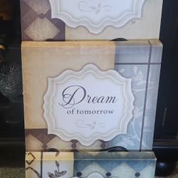 Iron Display Rack With Canvas Pictures 