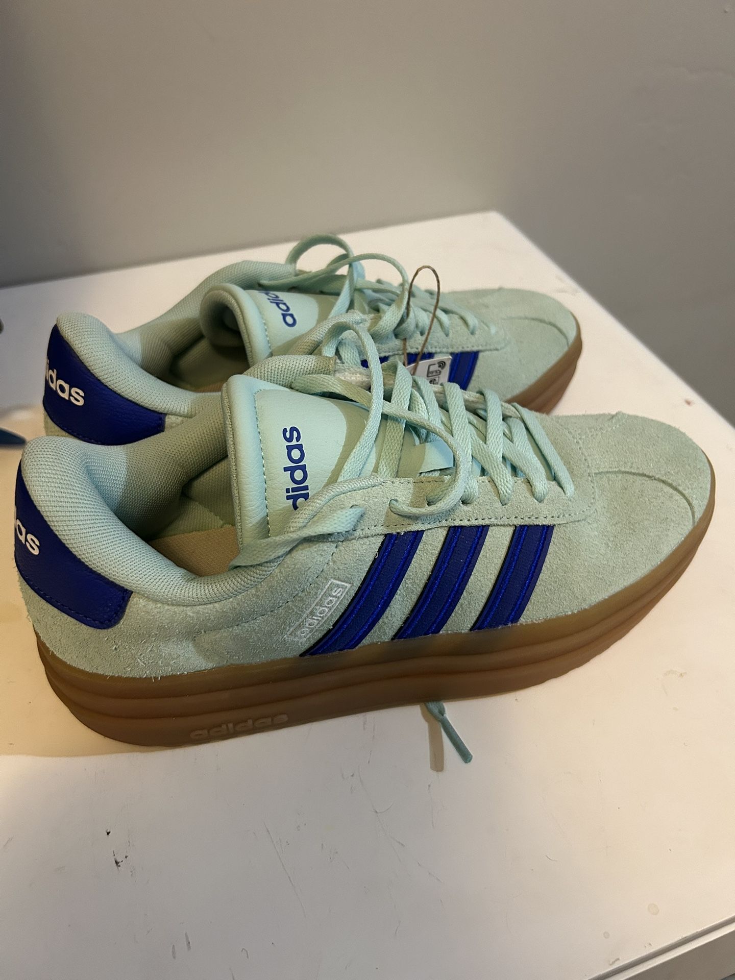 Adidas Size 7 Women