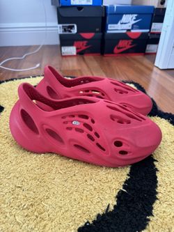 Yeezy vermillion Foam Runner Size 10 