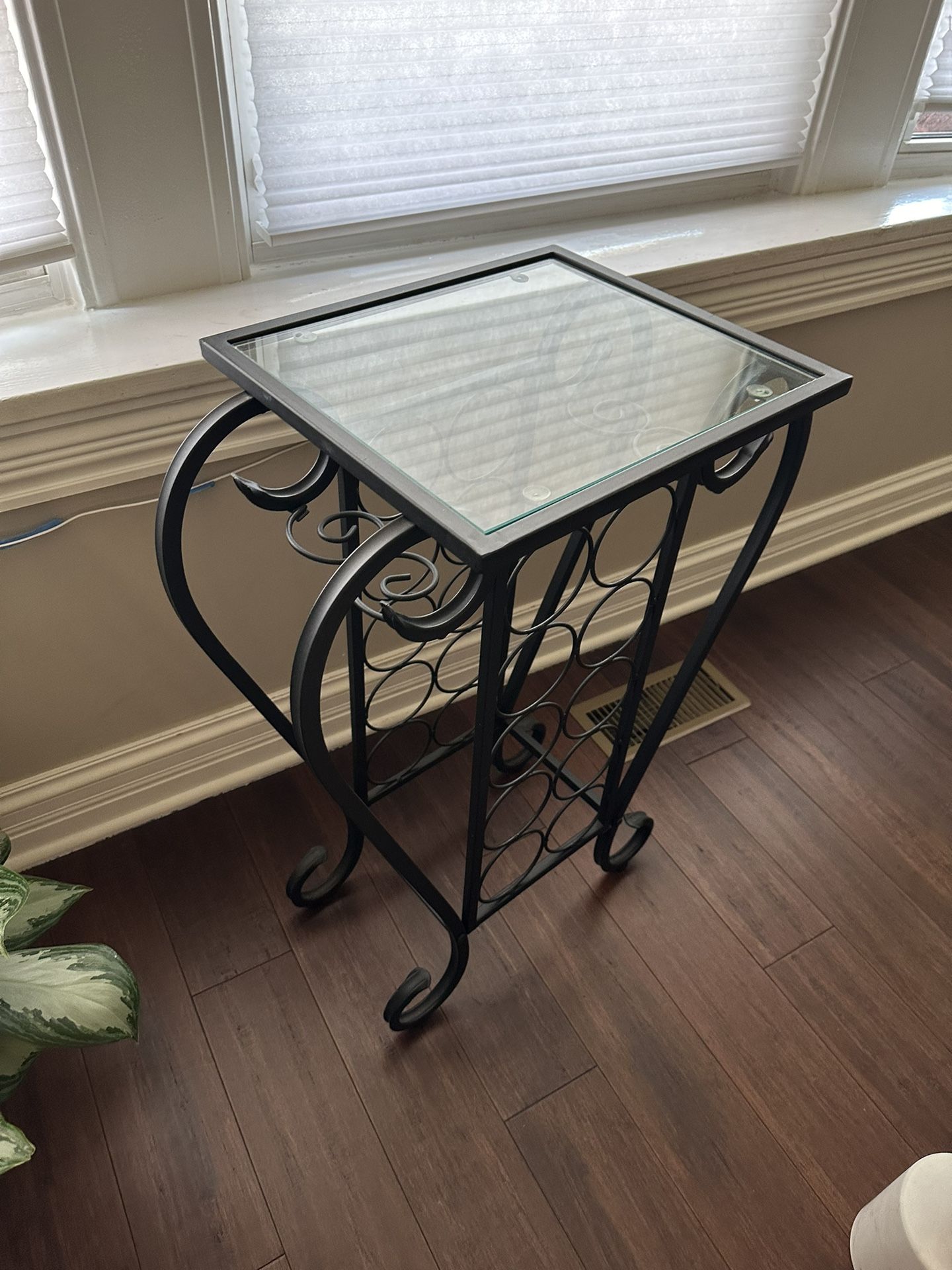 Side / Entryway table