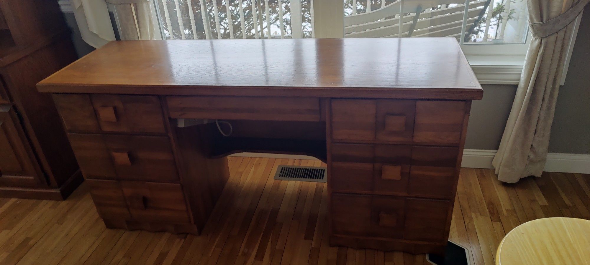 Executive Desk Like New