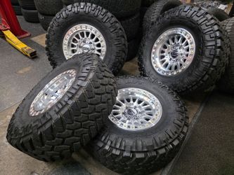 17" KMC w/ 35" Nitto Trail Grapplers 17's/35's