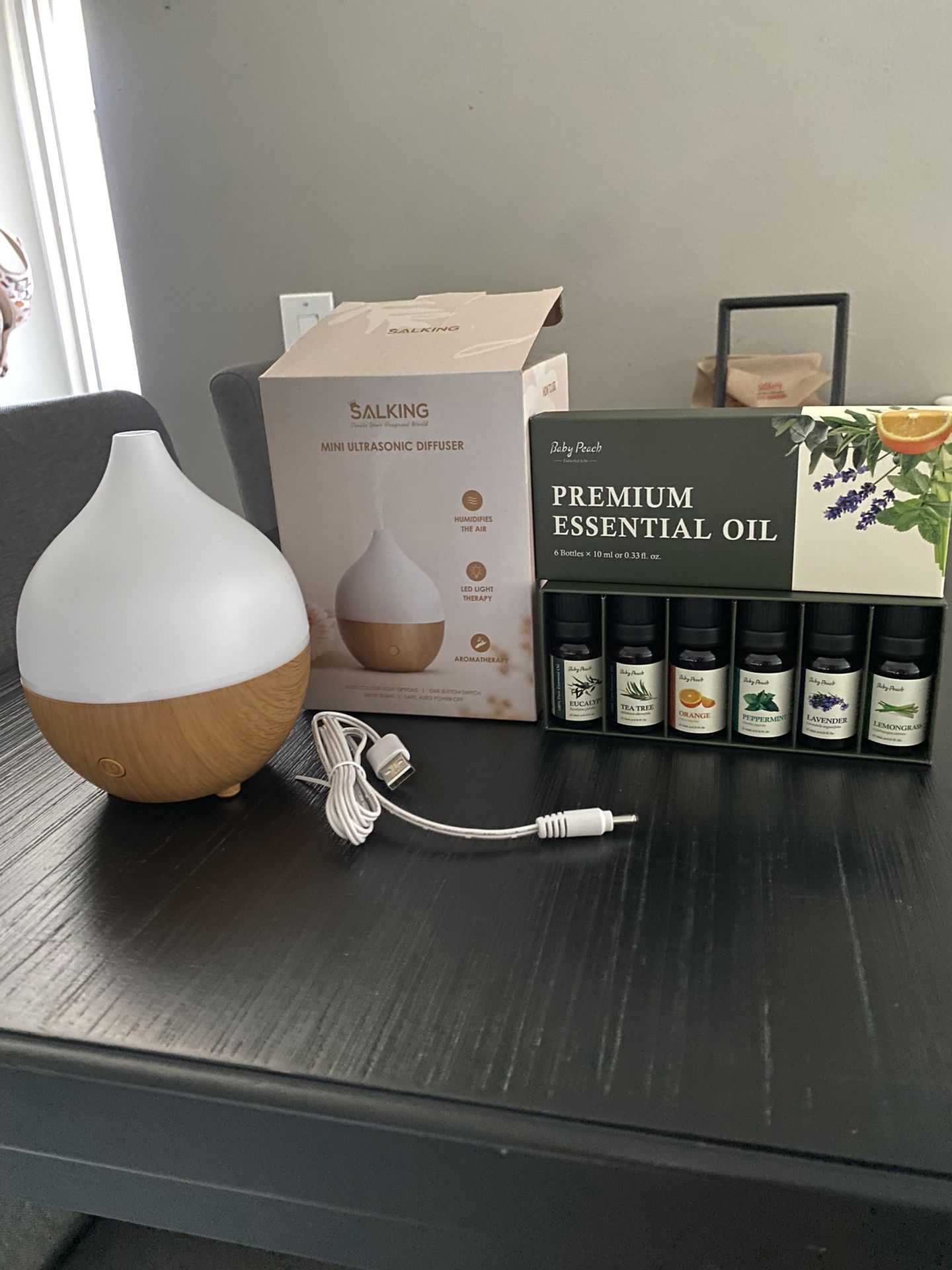 New Mini Diffuser Plus Never Used 6 Bottles Of Essential Oils
