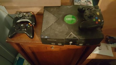 1st gen Xbox w/ controller, 2 xbox 360 controllers and games