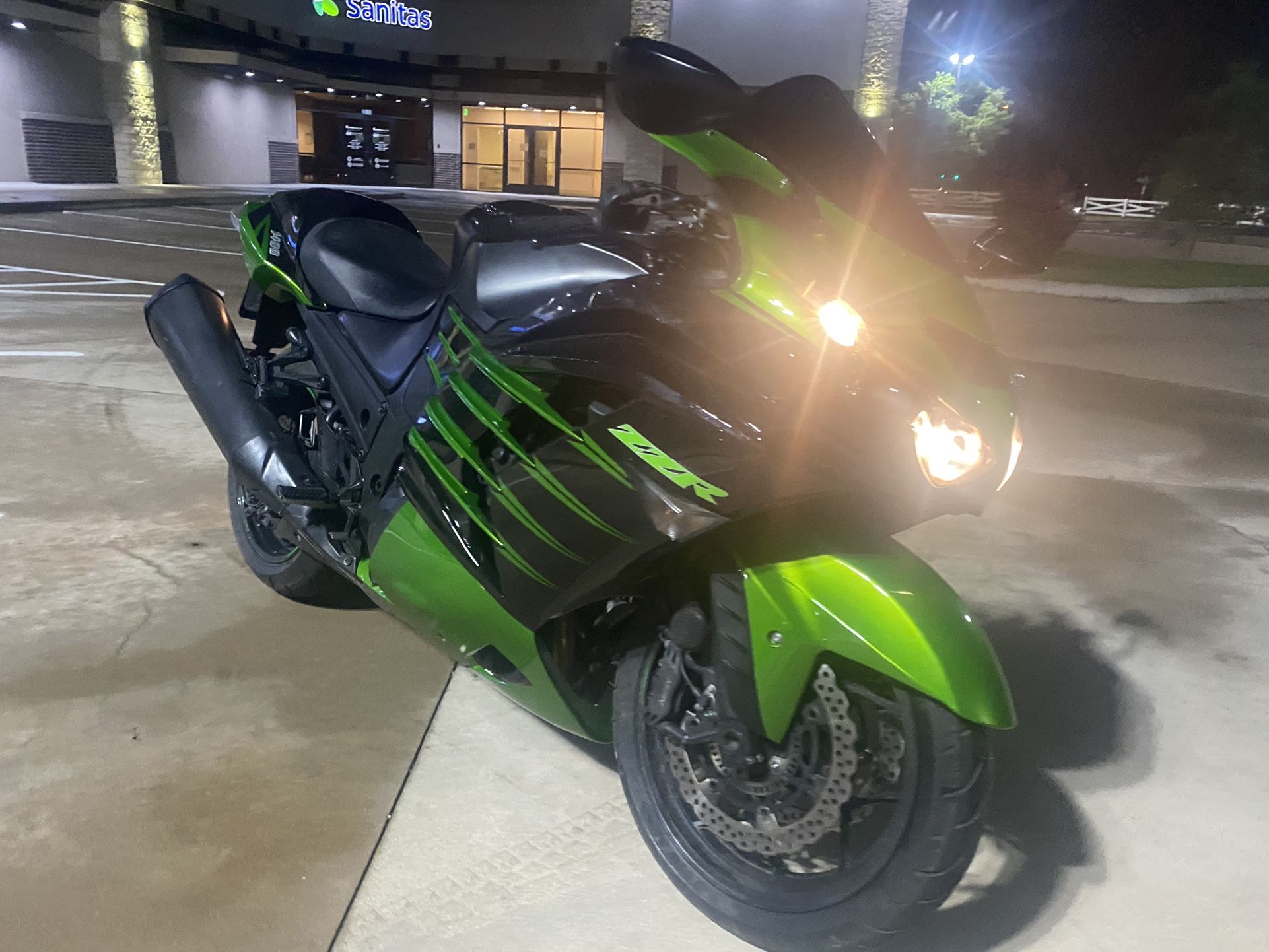 2015 Kawasaki Zx14 ( Only 1488 Miles )